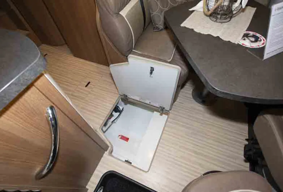 Carthago-C-tourer-storage-53774