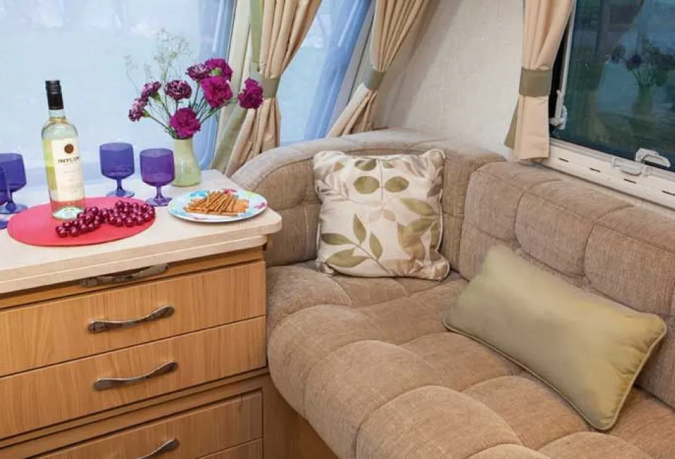 rhp_caravan_interior