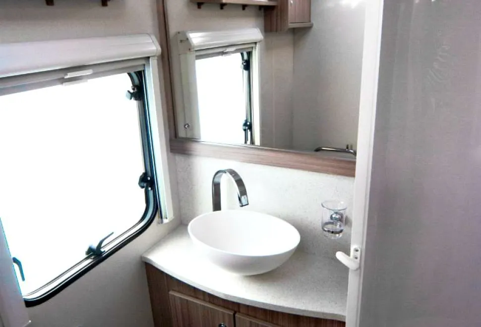 The-washroom-is-in-the-rear-offside-corner-22064