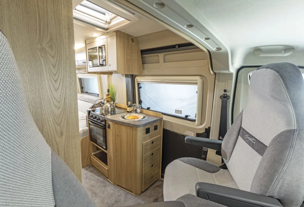 Elddis-Sig-kitchen-58128