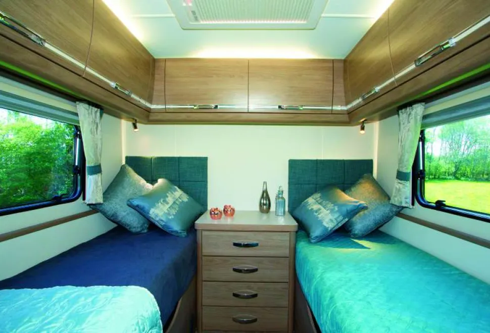 A-beautiful-twin-bed-room---which-can-also-be-used-for-lounging-or-even-dining!-42244