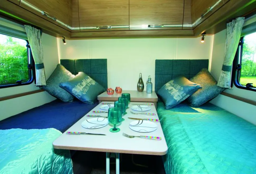 You-can-transform-the-bedroom-into-a-dining-room---awesome-versatility!2-41322