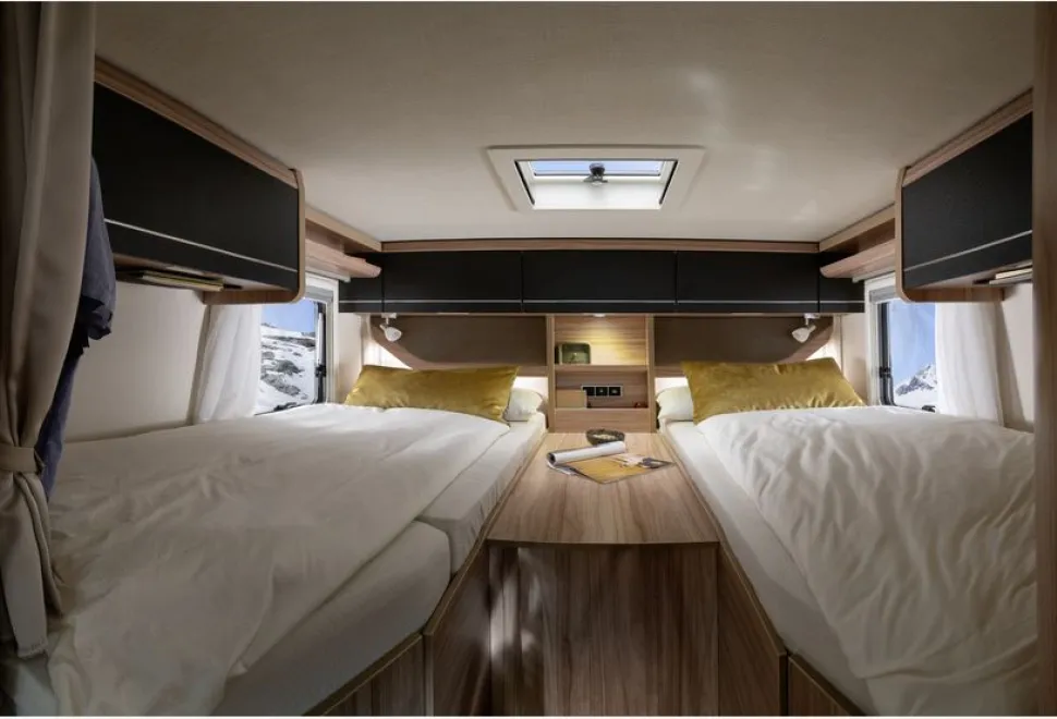 Hymer-ML-T-CrossOver-beds-(photo-courtesy-of-Hymer)-14632