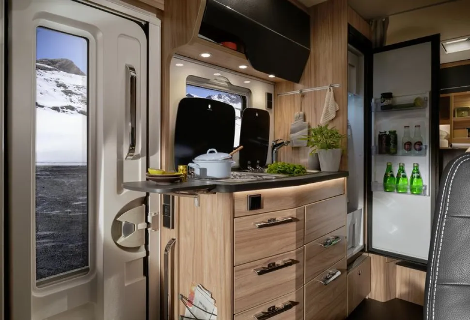 Hymer-ML-T-CrossOver-kitchen-(photo-courtesy-of-Hymer)-15416