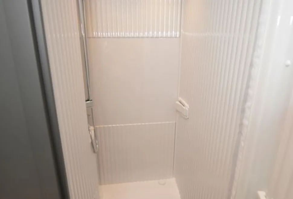 Laika Kosmo H 1319 A-class motorhome washroom