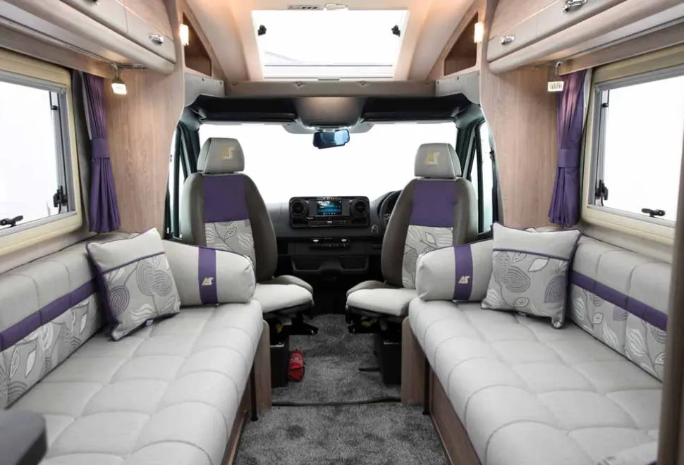 Auto-Sleeper-Bourton-lounge-70167