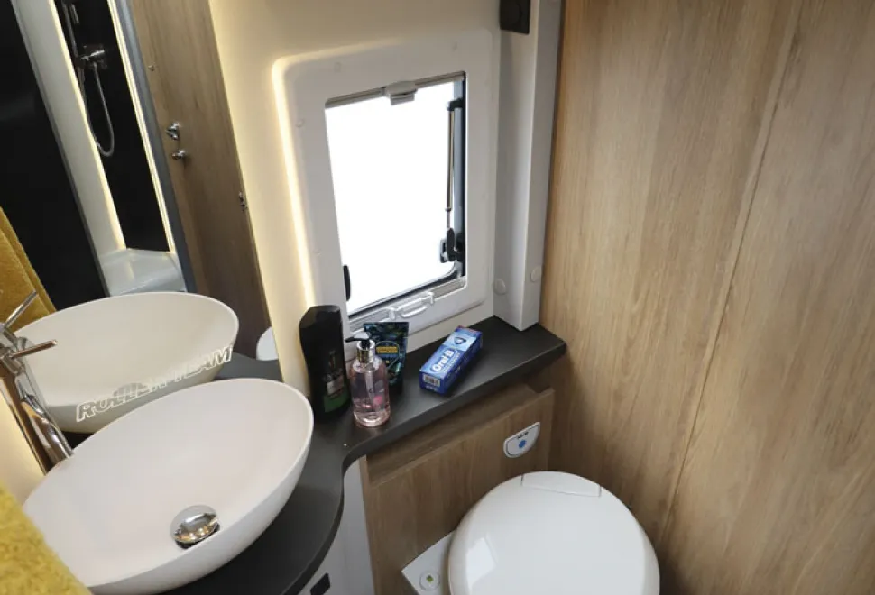 Roller-Team-743-toilet-94777
