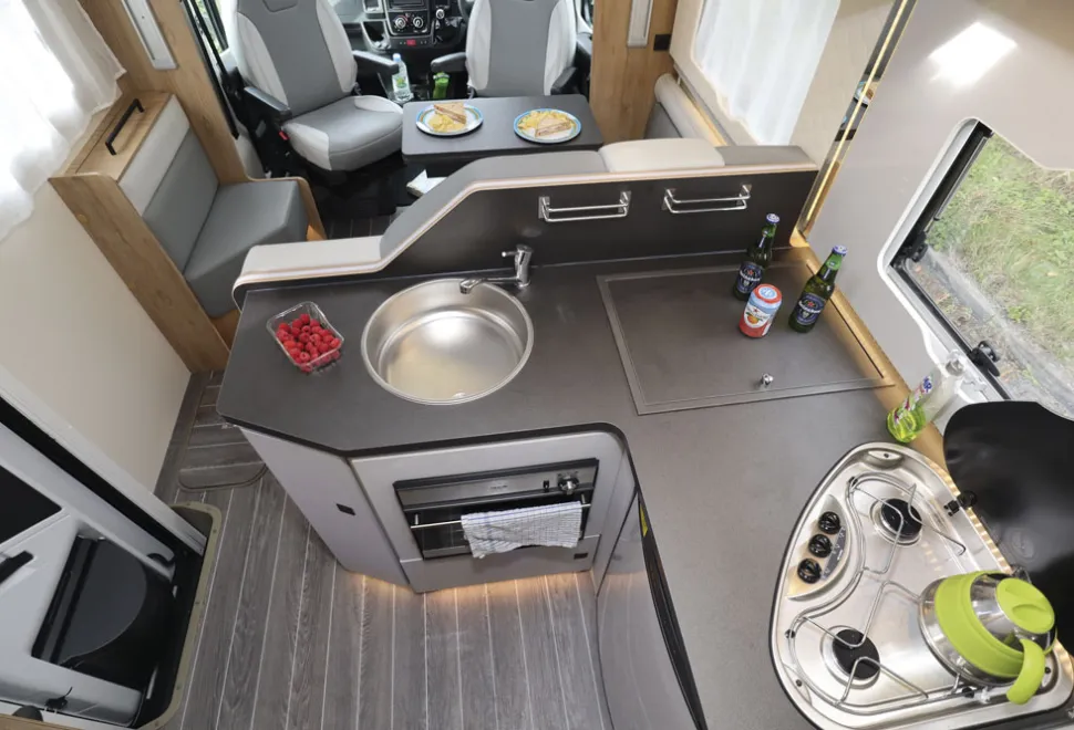 Roller-Team-743-kitchen-59604