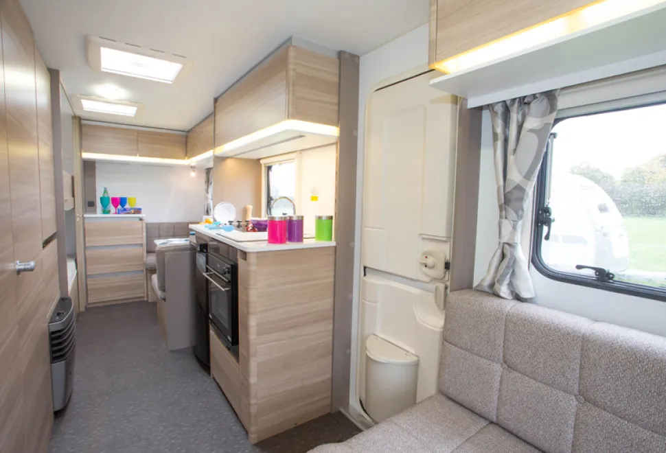 web-1-Beds-for-si-in-a-lightweight-caravan-that&rsquo;s-at-a-budget-price-21719