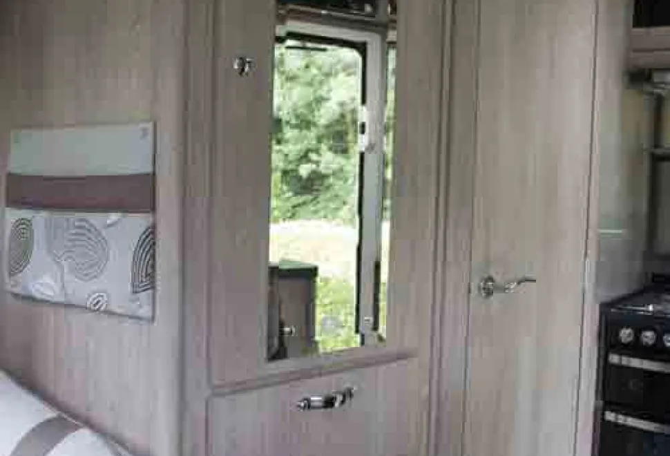Auto-S-Bourton-doors-45140