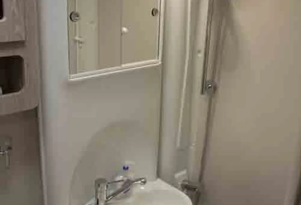 Auto-S-Bourton-washroom-08252