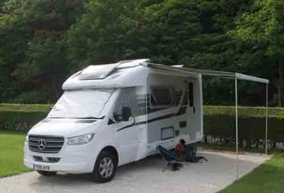 Auto-S-Bourton-exterior-awning-45137