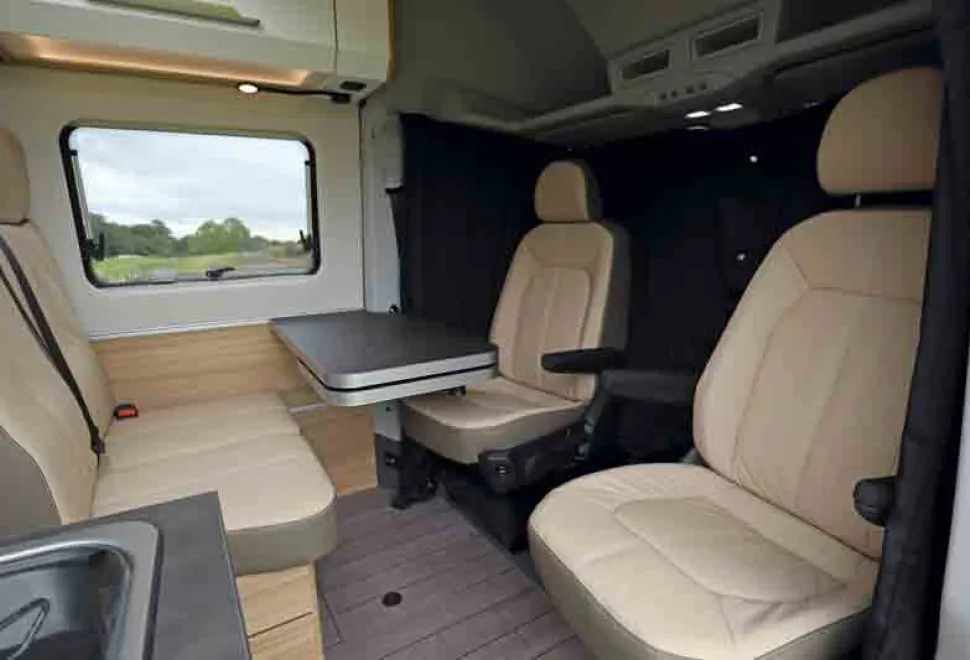 BoxDrive-lounge-seats-35920