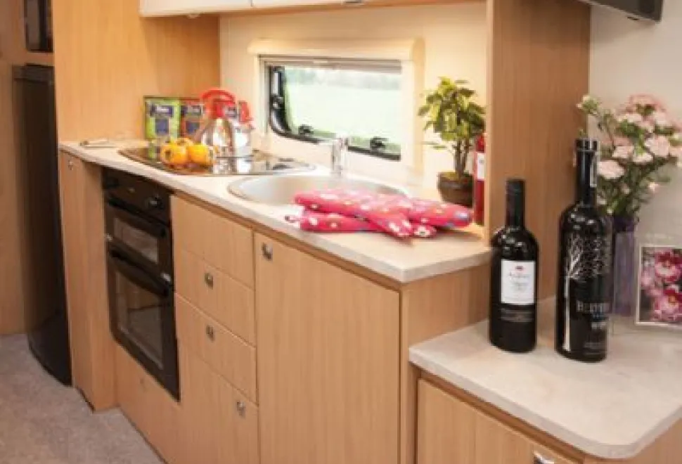 rhp_Kitchen cabinet capacity is huge 2