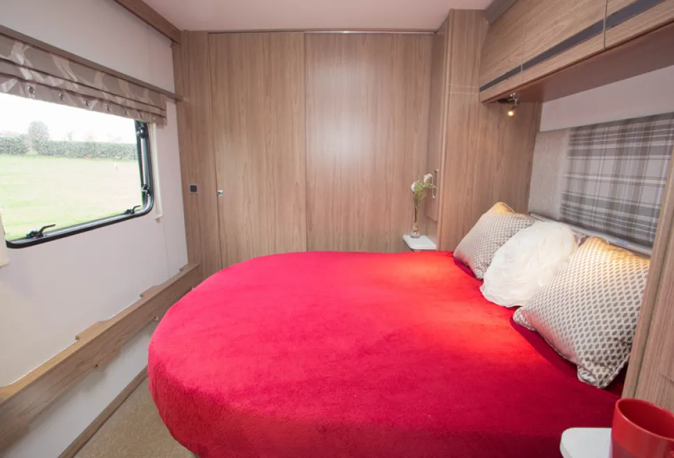 web-3-The-bed-is-1.7m-long-in-its-retracted-day-made-67991