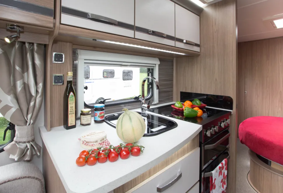 web-2-We-love-VIP-kitchen-styling-for-2016,-with-a-gleaming-white-surface-and-brown-shade-glossy-splashbacks-61085