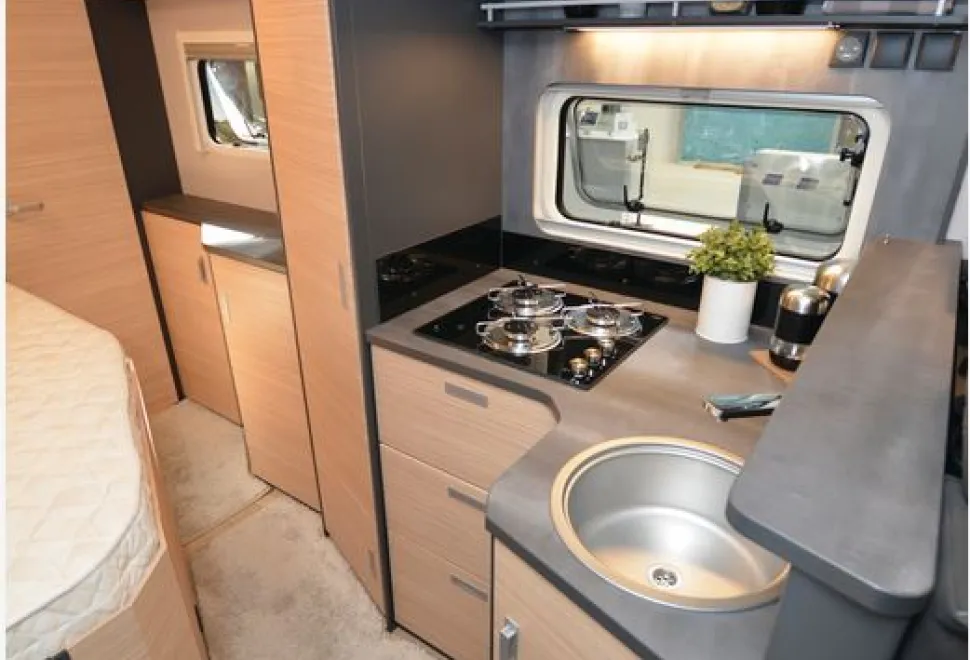 Hobby-Optima-De-Luxe-T70-F-low-profile-motorhome-kitchen-48473