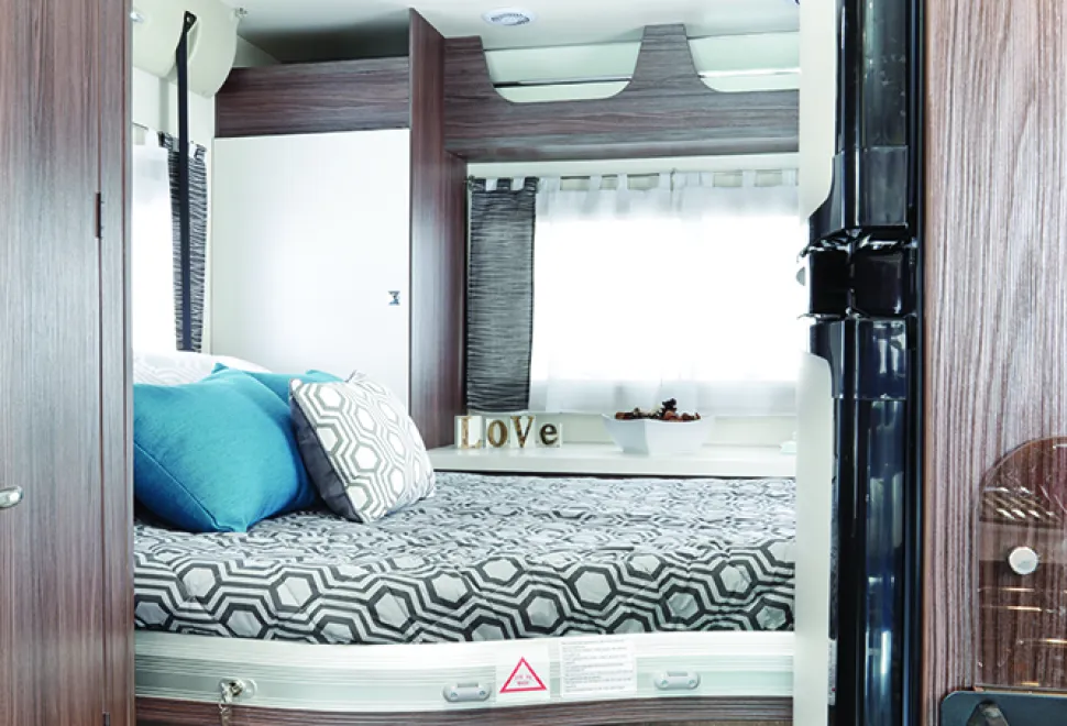 Benimar_Mileo_282_end_bed-66418