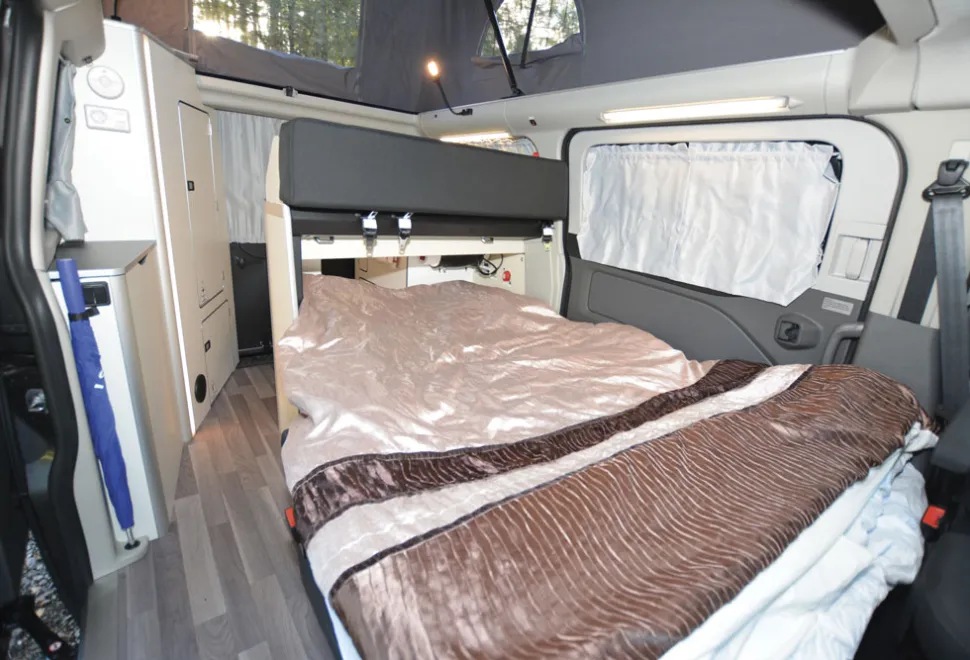 Nugget-bed-03675