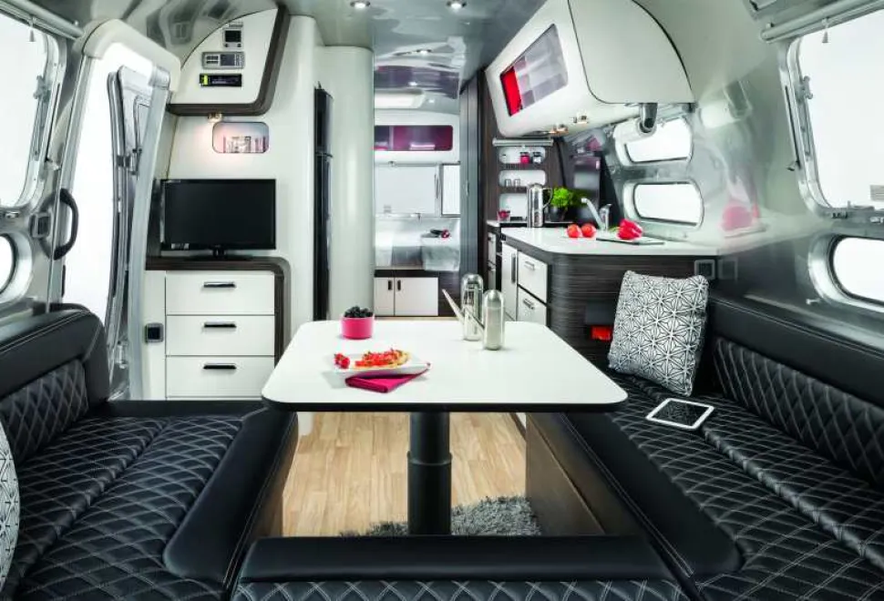 Airstream-Colorado-Front-to-Rear-05792