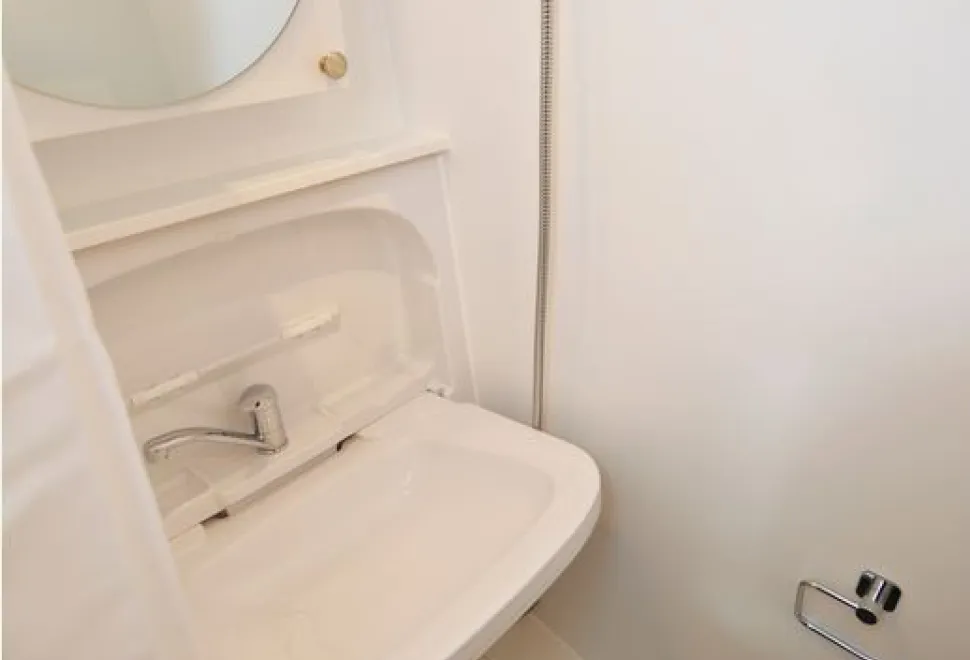 Consort-Oslo-S2-washroom-04606