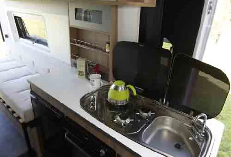 Danbury-Avenir-kitchen-65087