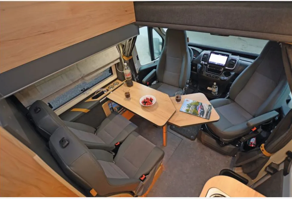 Globe-Traveller-Voyager-Z-lounge-52683