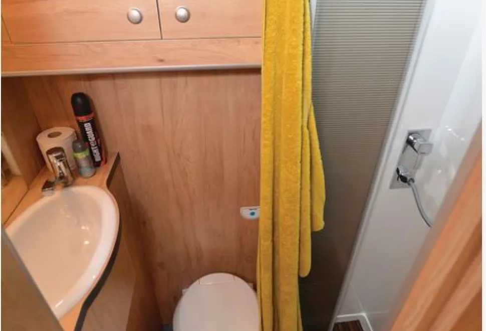 Globe-Traveller-Voyager-Z-washroom-52479
