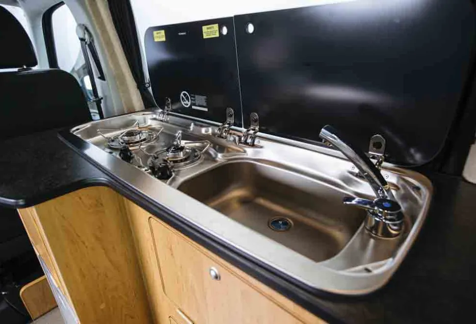 Birchover-S-sink-and-hob-59221