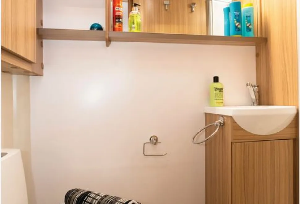 bailey-phoenix-440-caravan-bathroom-65662