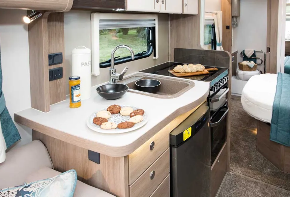 Ample-surface-space-and-a-good-sized-sink-01611