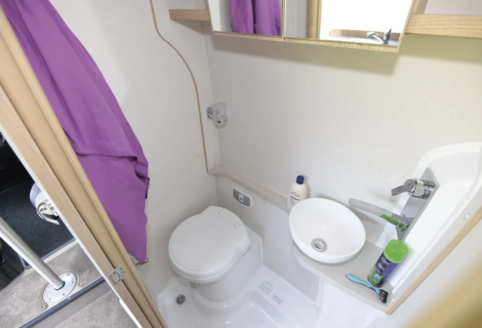 Elddis-washroom-67718