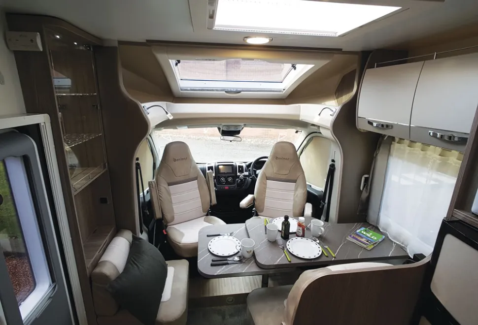 Mileo-lounge-and-cab-74535