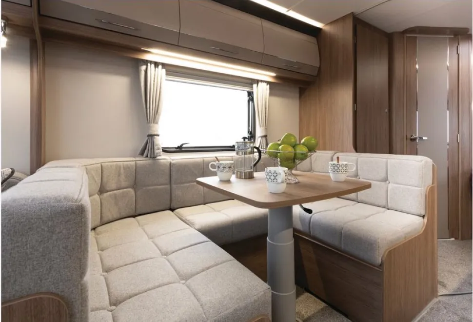 Coachman-Acadia-660-Xtra-seating-(credit-Richard-Chapman)-94660