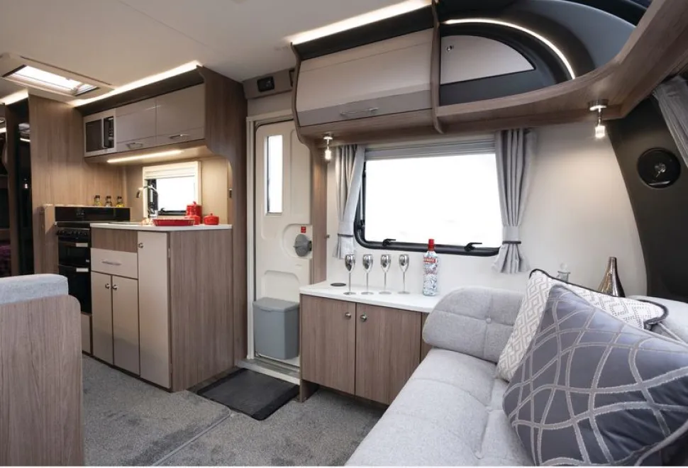 Coachman-Acadia-660-Xtra-kitchen-(credit-Richard-Chapman)-94645