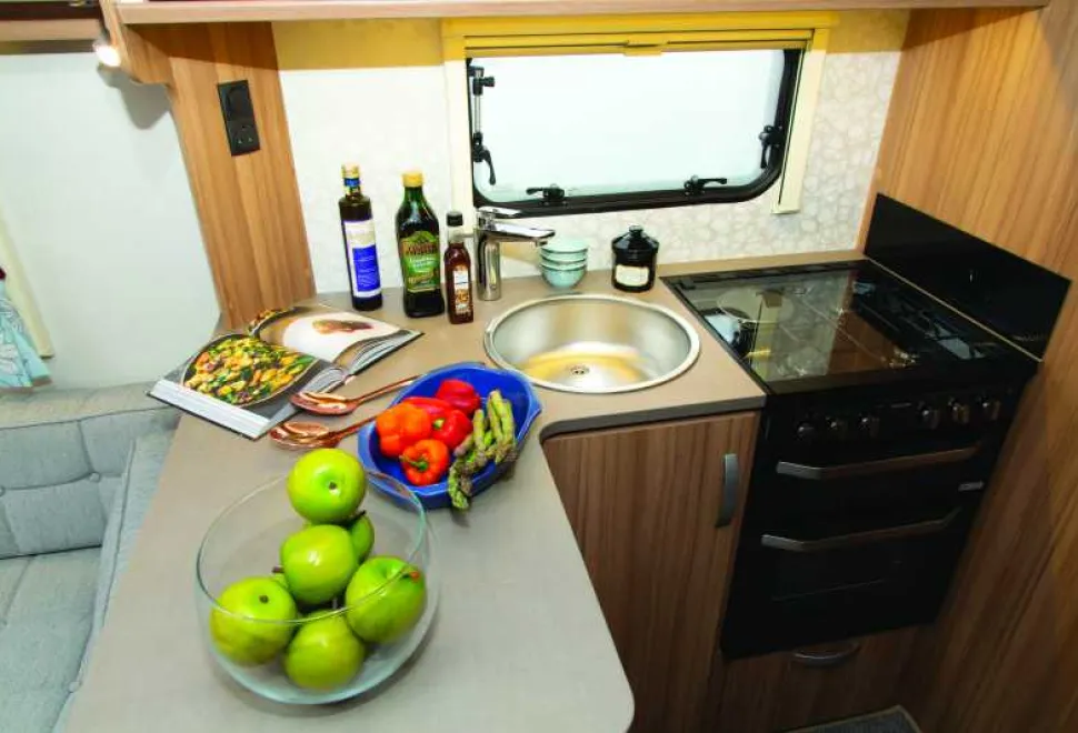 The-breakfast-bar-style-L-shape-area-measures-just-over-a-metre-by-53cm--44931