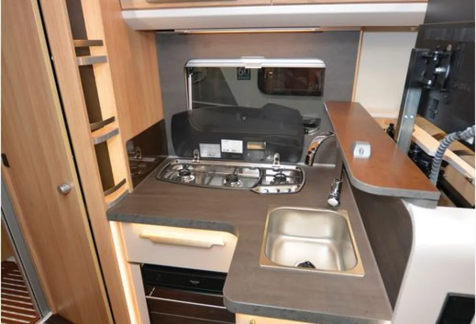 Knaus-Sky-TI-650-MF-Platinum-low-profile-motorhome-kitchen-34108