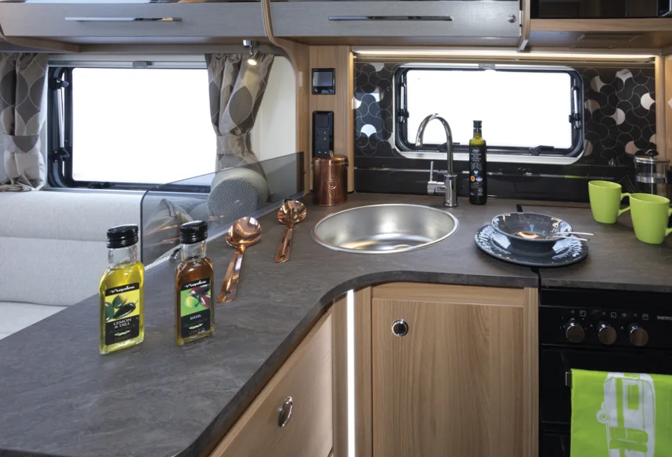 Bailey-Alicanto-Grande-Faro-kitchen-45244