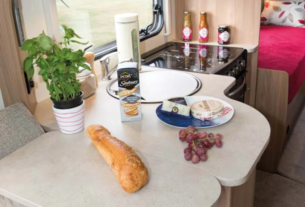 The-kitchen-surface-is-73cm-wide,-with-a-further-30cm-when-you-raise-the-extension-76541