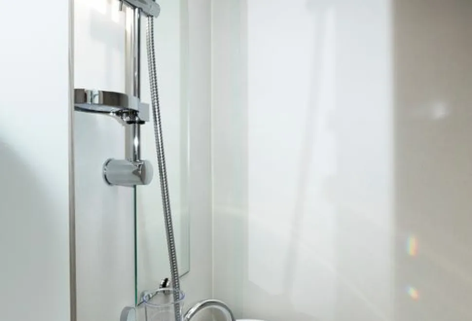 The Xplore 304 caravan washroom (photo courtesy of Richard Chapman)