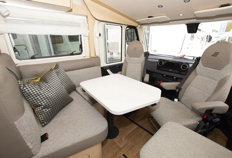 Hymer-B-MC-lounge-cab-94561