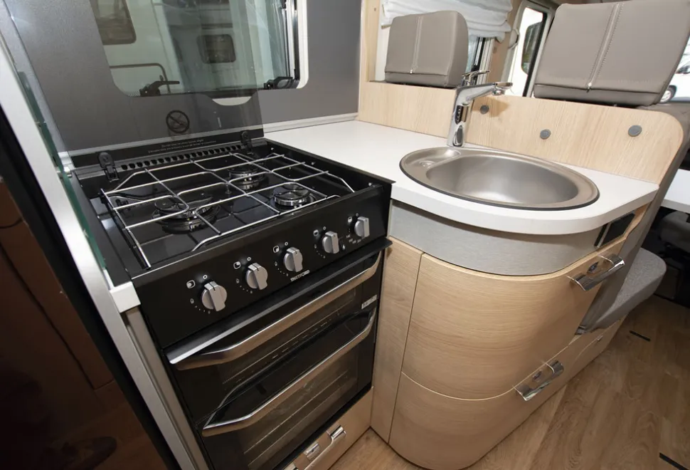Hymer-B-MC-kitchen-59982