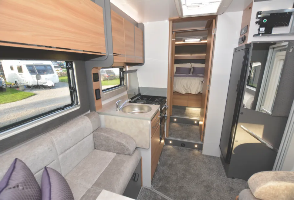 Adamo-754i-interior-45088