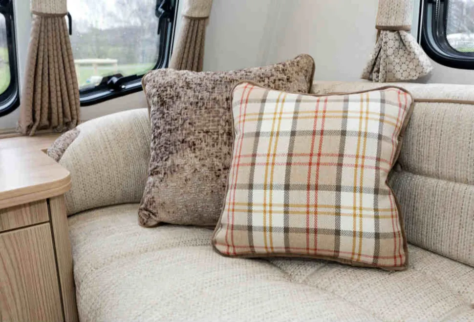 Plaid-type-fabric-plus-crushed-velvet-cushions-look-stylish-and-cosy2-83462