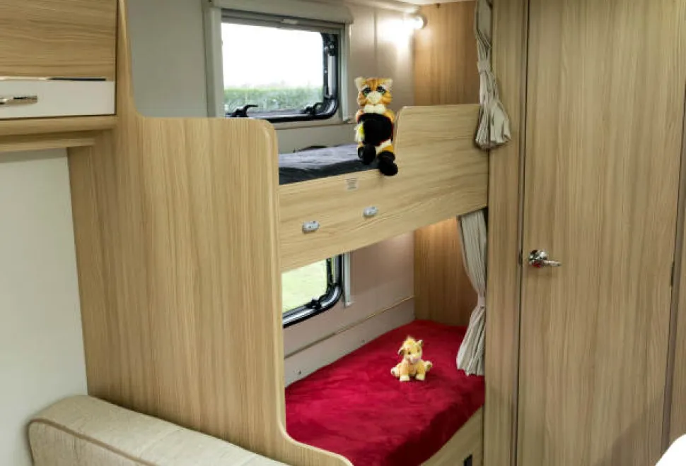 A-cosy-bunk-area-and-with-easy,-fingertip-access-to-the-storage-space-below-19994