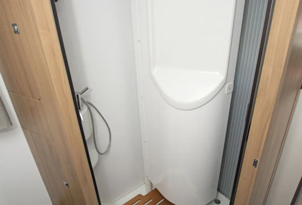 Adria-Matrix-shower-40587