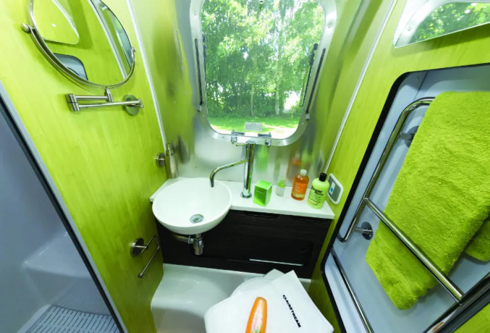 Lime-green-side-walls-in-the-washroom-w800-68744