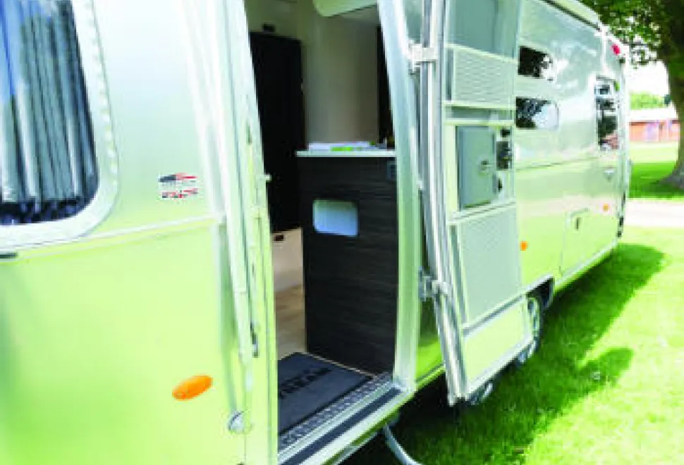 The-door-is-curved,-aircraft-style-w350-71768