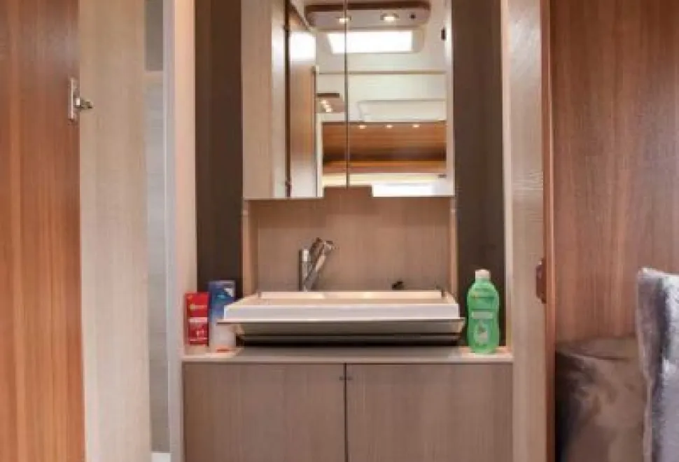 rhp_caravan_washroom(1)