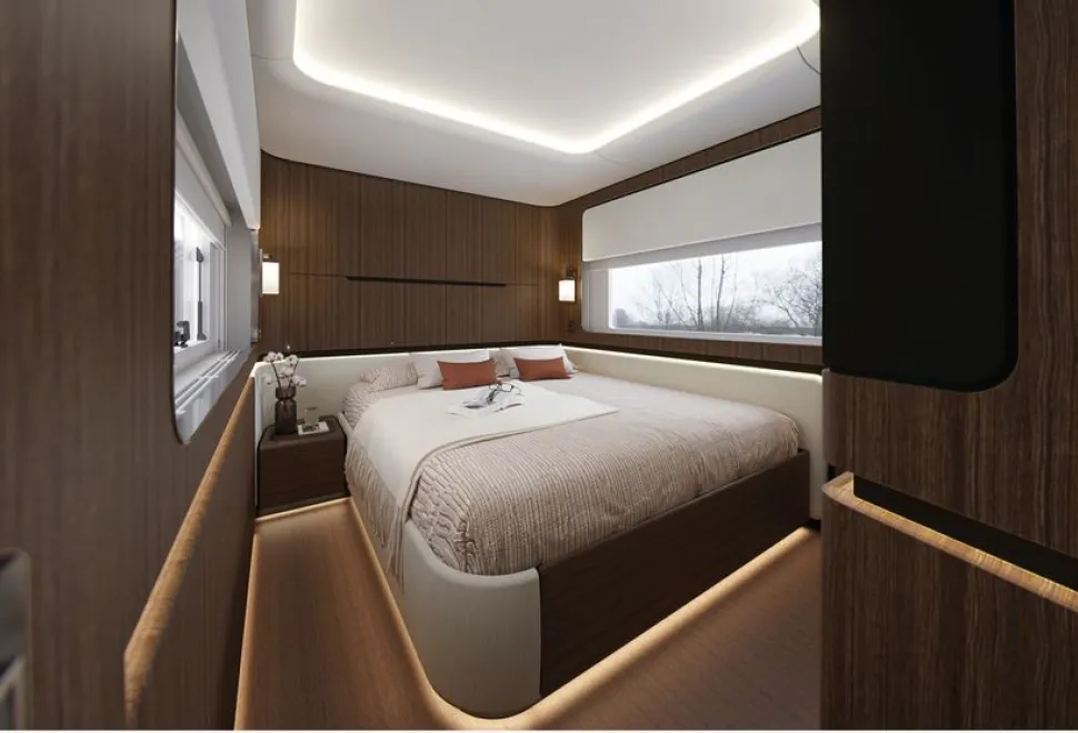 Dembell-Small-Garage-motorhome-bedroom-18174